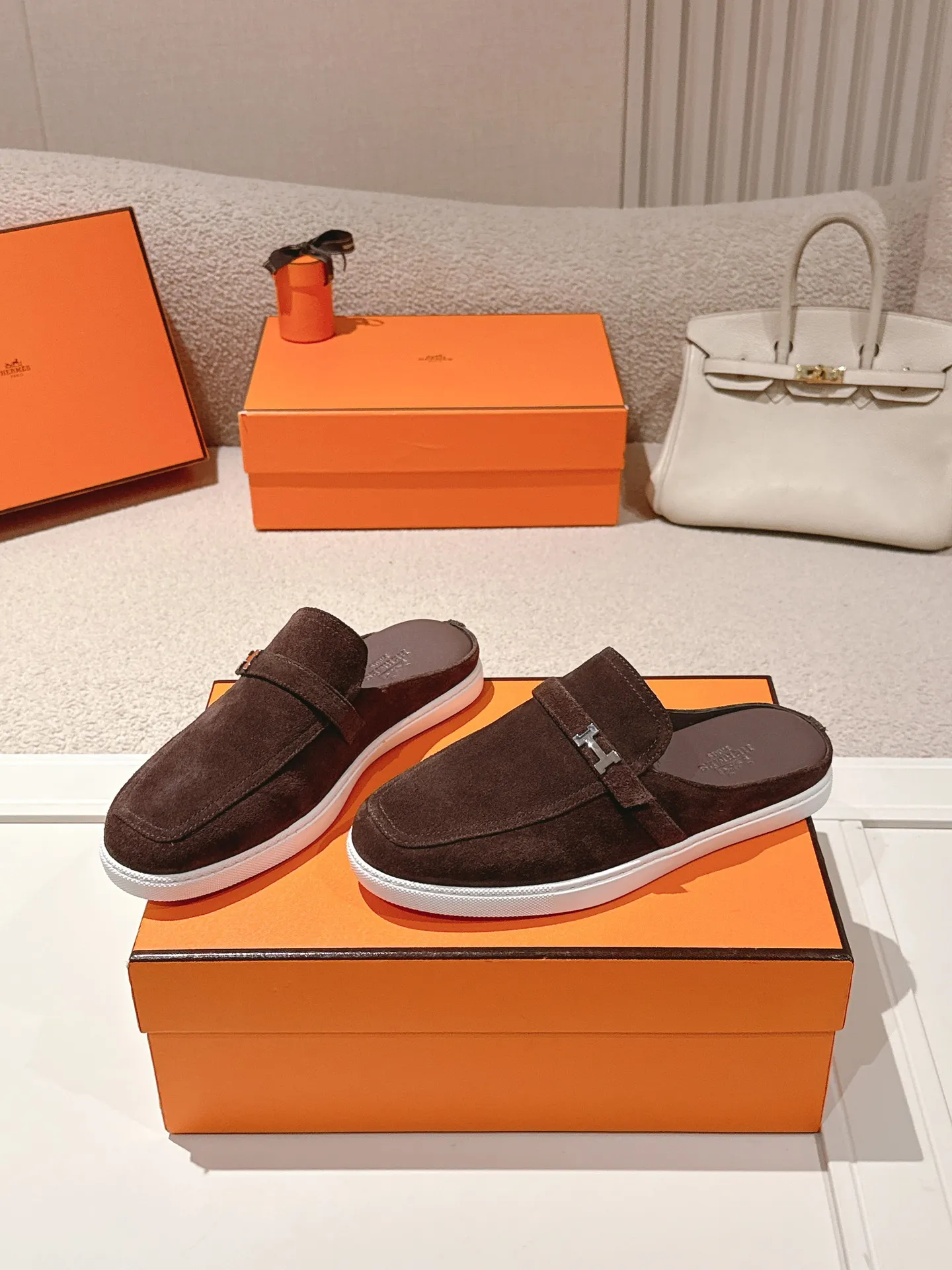 Men's men's shoes 💰560💰 Hermes 25ss new autumn and winter loafers, British retro design, classic and durable! Original reverse mold last, the ultimate 1:1 shape. Fabric: Cow suede/calfskin Lining: Imported sheepskin lining Outsole: Open-molded rubber sole Size: 35-45